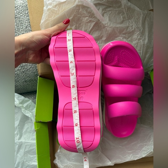 BNWT Crocs Mega Crush Triple Strap Sandals – Pink Crush – Style ID: 521540 - Picture 4 of 13
